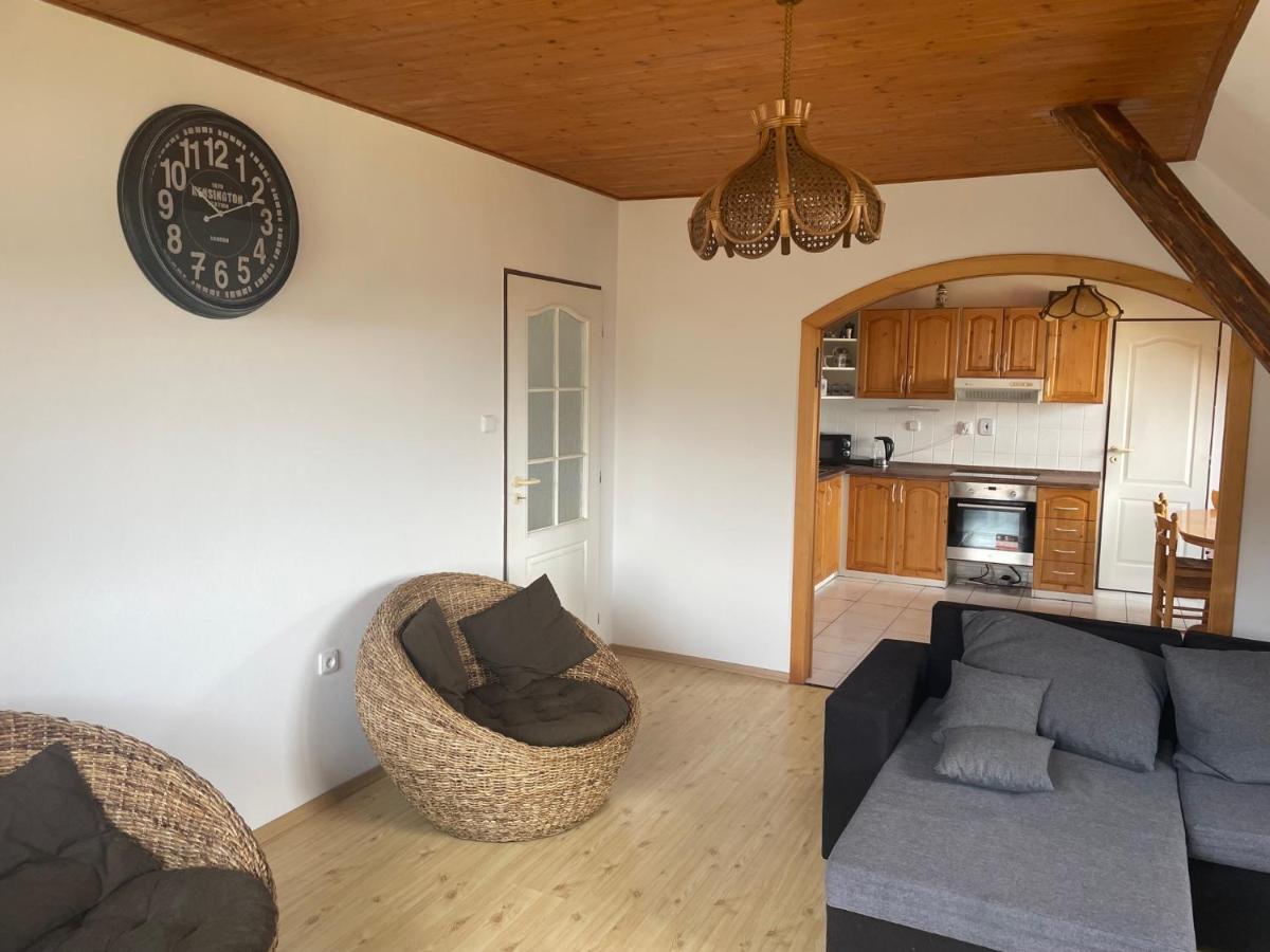 Runch Smilovice Villa Chotilsko Exteriör bild