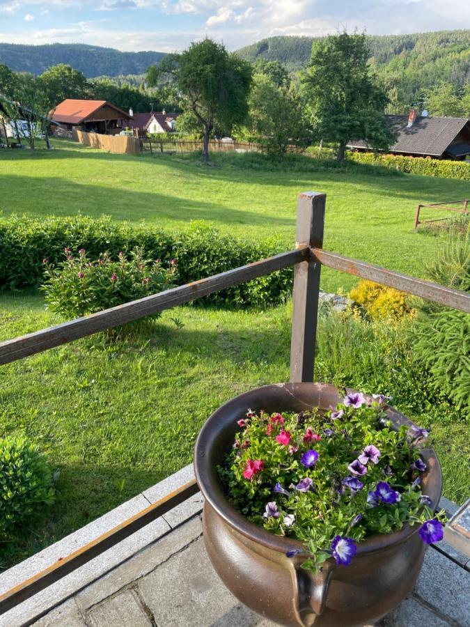 Runch Smilovice Villa Chotilsko Exteriör bild